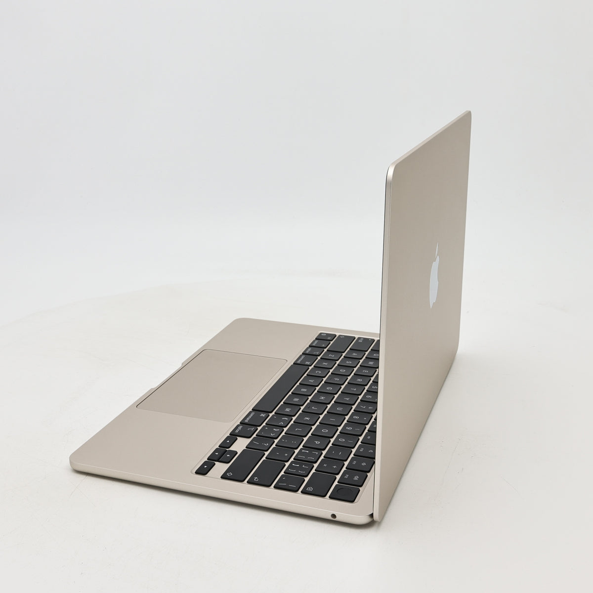 95新 Apple MacBook Air 22年 13寸 M2（8+8核） 8G RAM 256G SSD 星光色