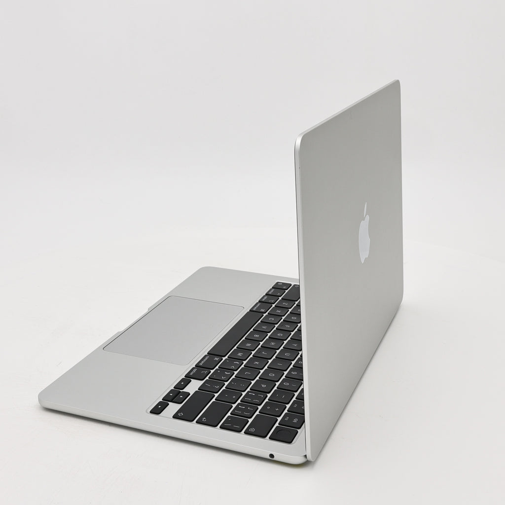 95新 Apple MacBook Air 22年 13寸 M2（8+8核） 8G RAM 256G SSD 銀色