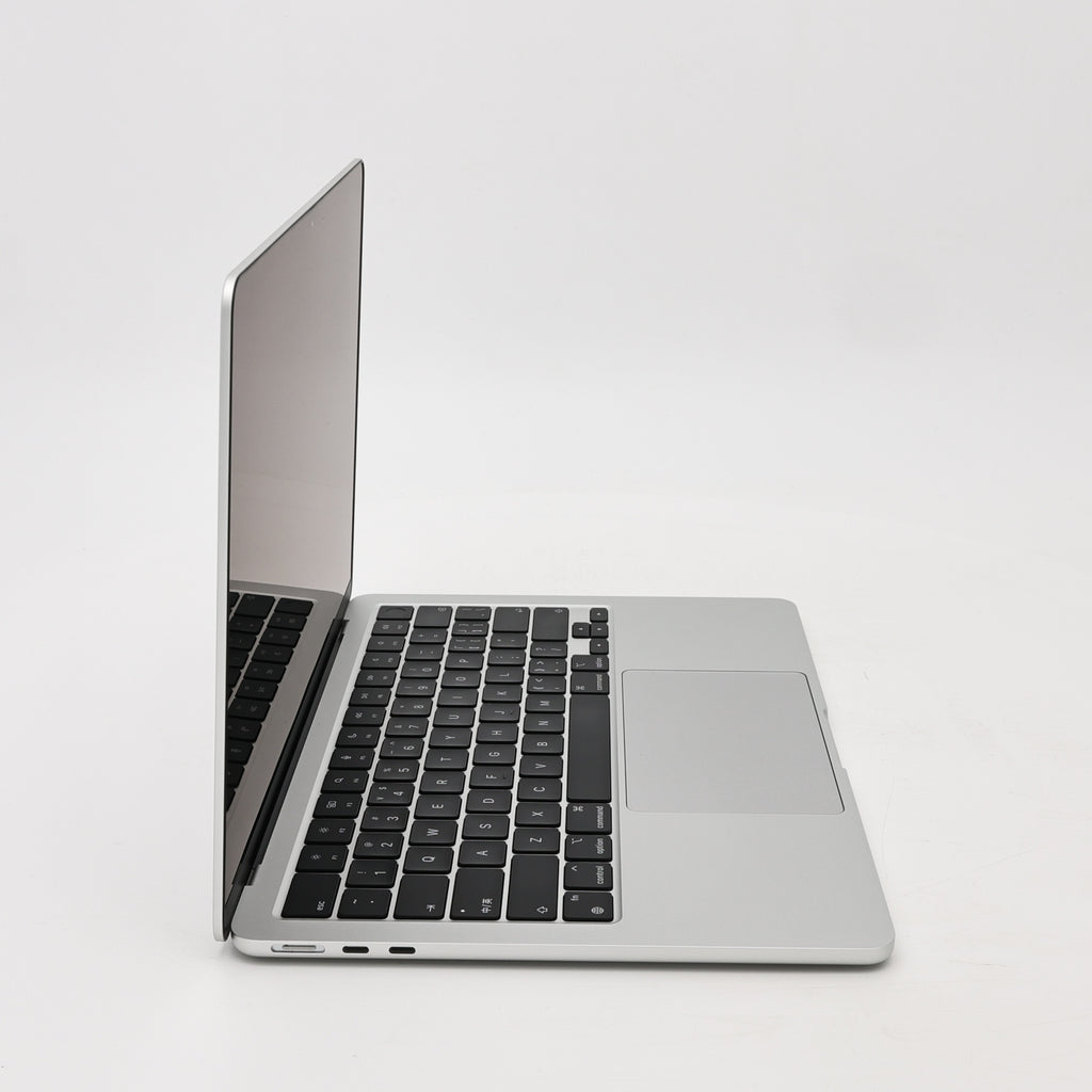 95新 Apple MacBook Air 22年 13寸 M2（8+8核） 8G RAM 256G SSD 銀色