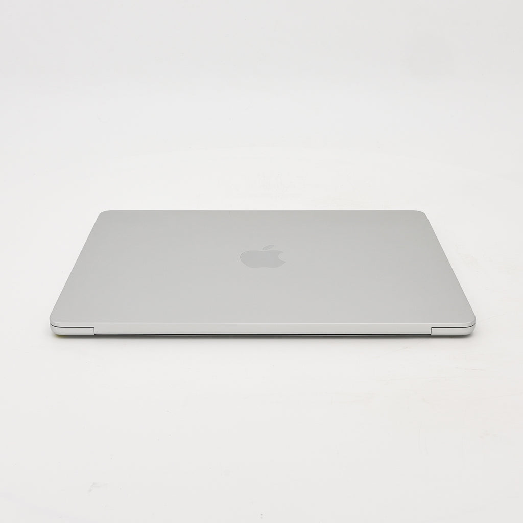 95新 Apple MacBook Air 22年 13寸 M2（8+8核） 8G RAM 256G SSD 銀色