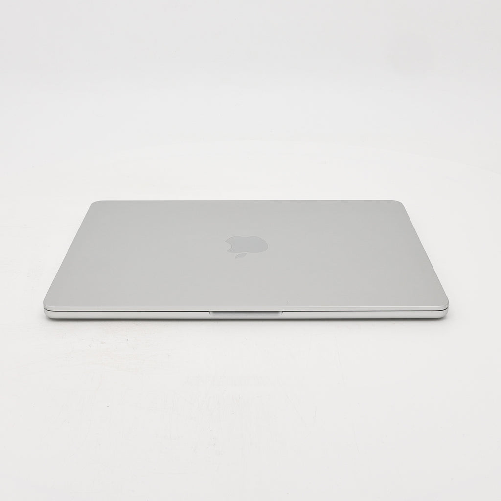 95新 Apple MacBook Air 22年 13寸 M2（8+8核） 8G RAM 256G SSD 銀色