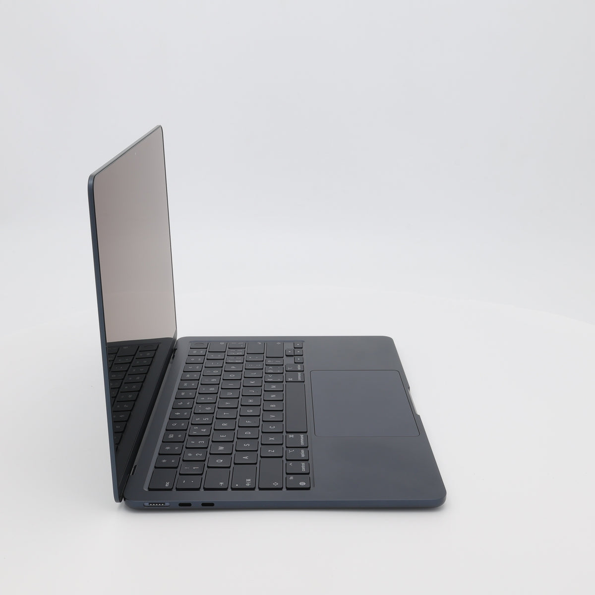 99新 Apple MacBook Air 22年 13寸 M2（8+8核） 8G RAM 256G SSD 午夜色