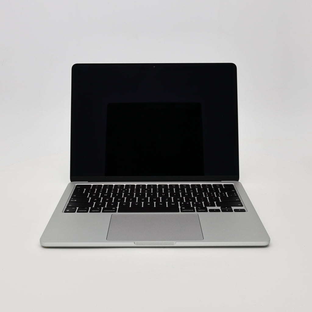 95新 Apple MacBook Air 22年 13寸 M2（8+8核） 8G RAM 256G SSD 銀色