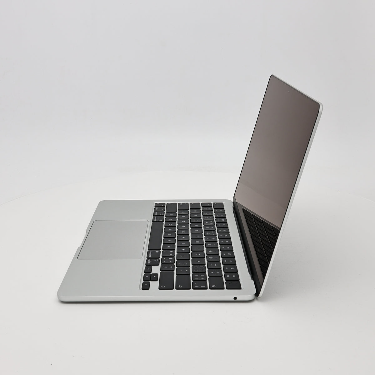 95新 Apple MacBook Air 22年 13寸 M2（8+8核） 8G RAM 256G SSD 銀色