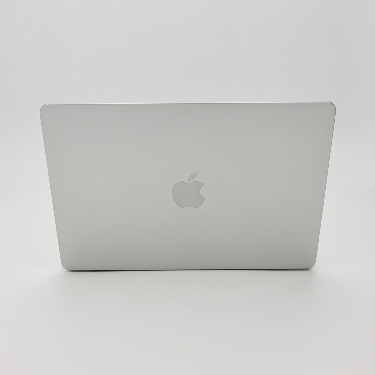 95新 Apple MacBook Air 22年 13寸 M2（8+8核） 8G RAM 256G SSD 銀色