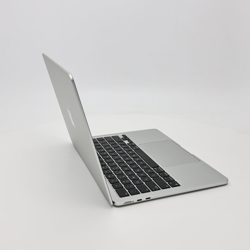 95新 Apple MacBook Air 22年 13寸 M2（8+8核） 8G RAM 256G SSD 銀色