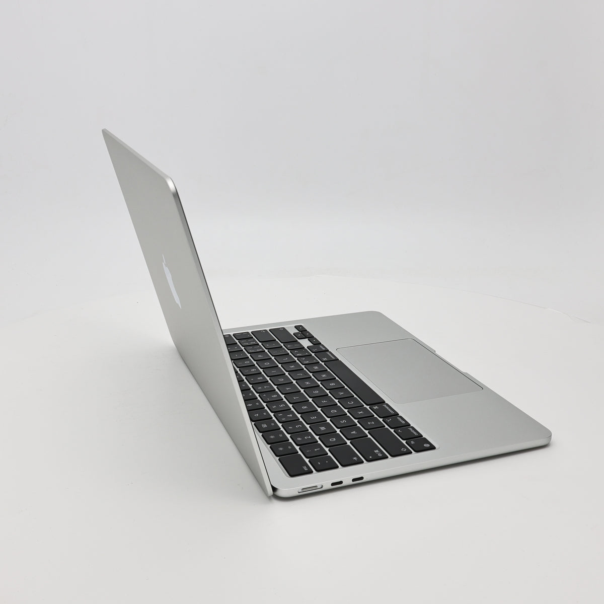 95新 Apple MacBook Air 22年 13寸 M2（8+8核） 8G RAM 256G SSD 銀色