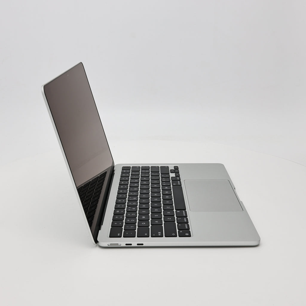 95新 Apple MacBook Air 22年 13寸 M2（8+8核） 8G RAM 256G SSD 銀色