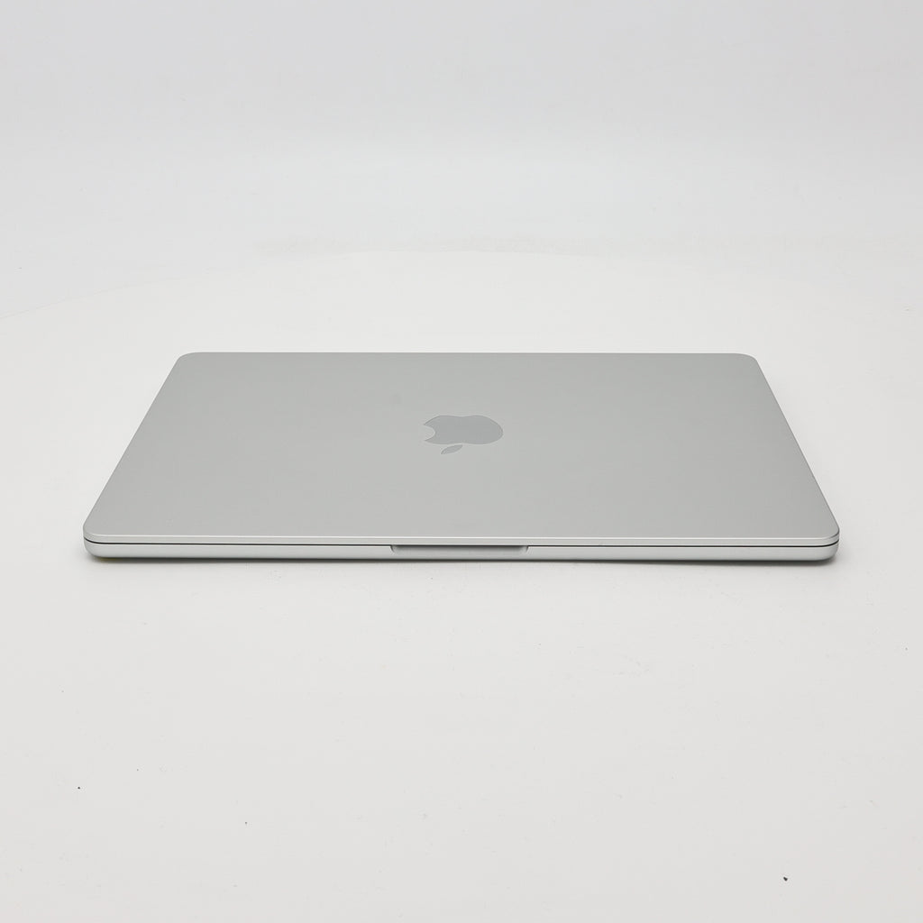 95新 Apple MacBook Air 22年 13寸 M2（8+8核） 8G RAM 256G SSD 銀色