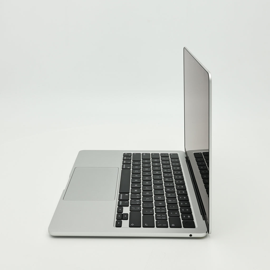 99新 Apple MacBook Air 22年 13寸 M2（8+8核） 8G RAM 256G SSD 銀色