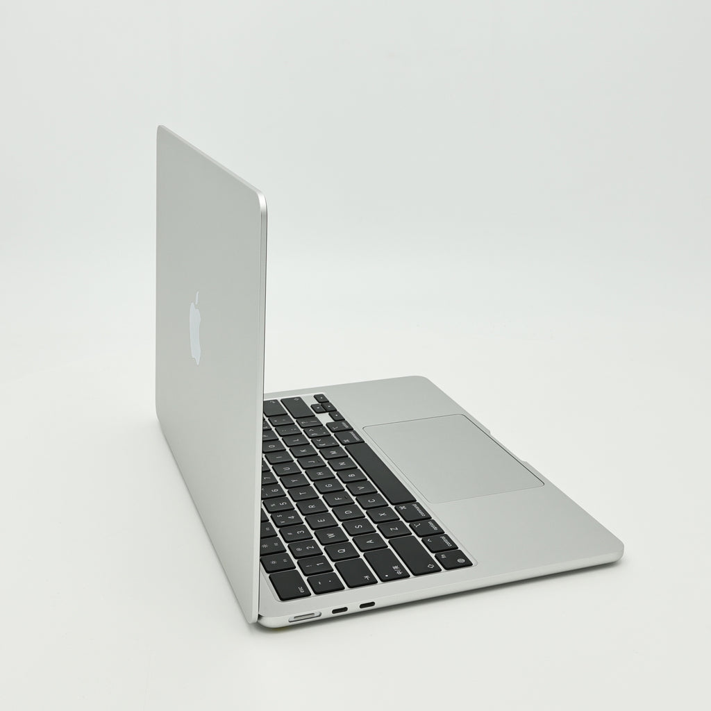 99新 Apple MacBook Air 22年 13寸 M2（8+8核） 8G RAM 256G SSD 銀色