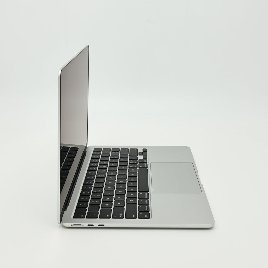 99新 Apple MacBook Air 22年 13寸 M2（8+8核） 8G RAM 256G SSD 銀色