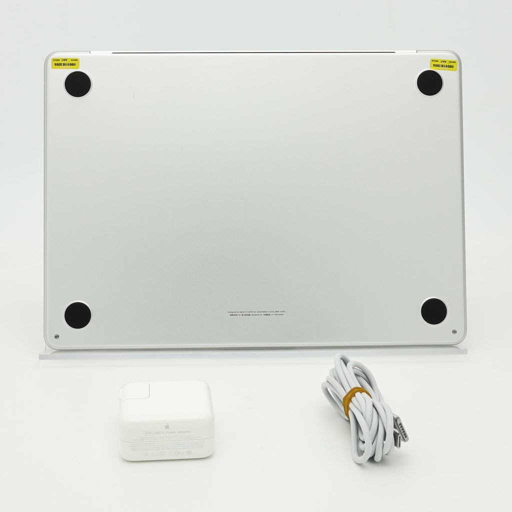 99新 Apple MacBook Air 22年 13寸 M2（8+8核） 8G RAM 256G SSD 銀色