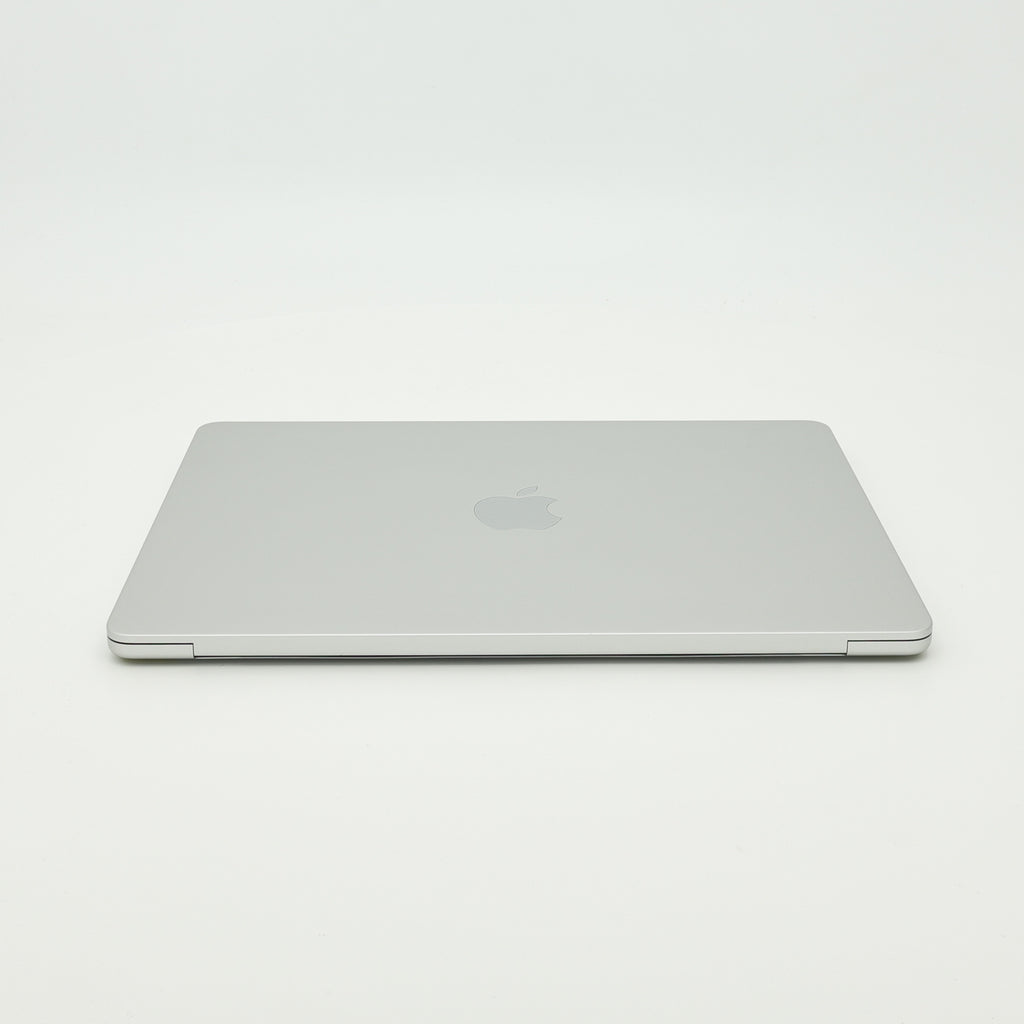 99新 Apple MacBook Air 22年 13寸 M2（8+8核） 8G RAM 256G SSD 銀色