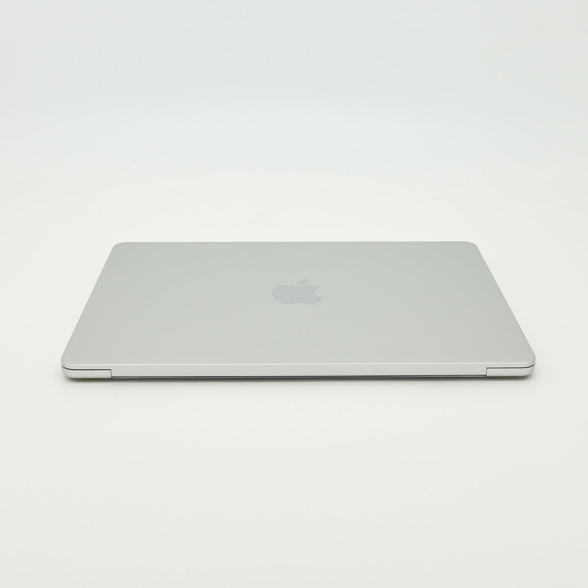 99新 Apple MacBook Air 22年 13寸 M2（8+8核） 8G RAM 256G SSD 銀色