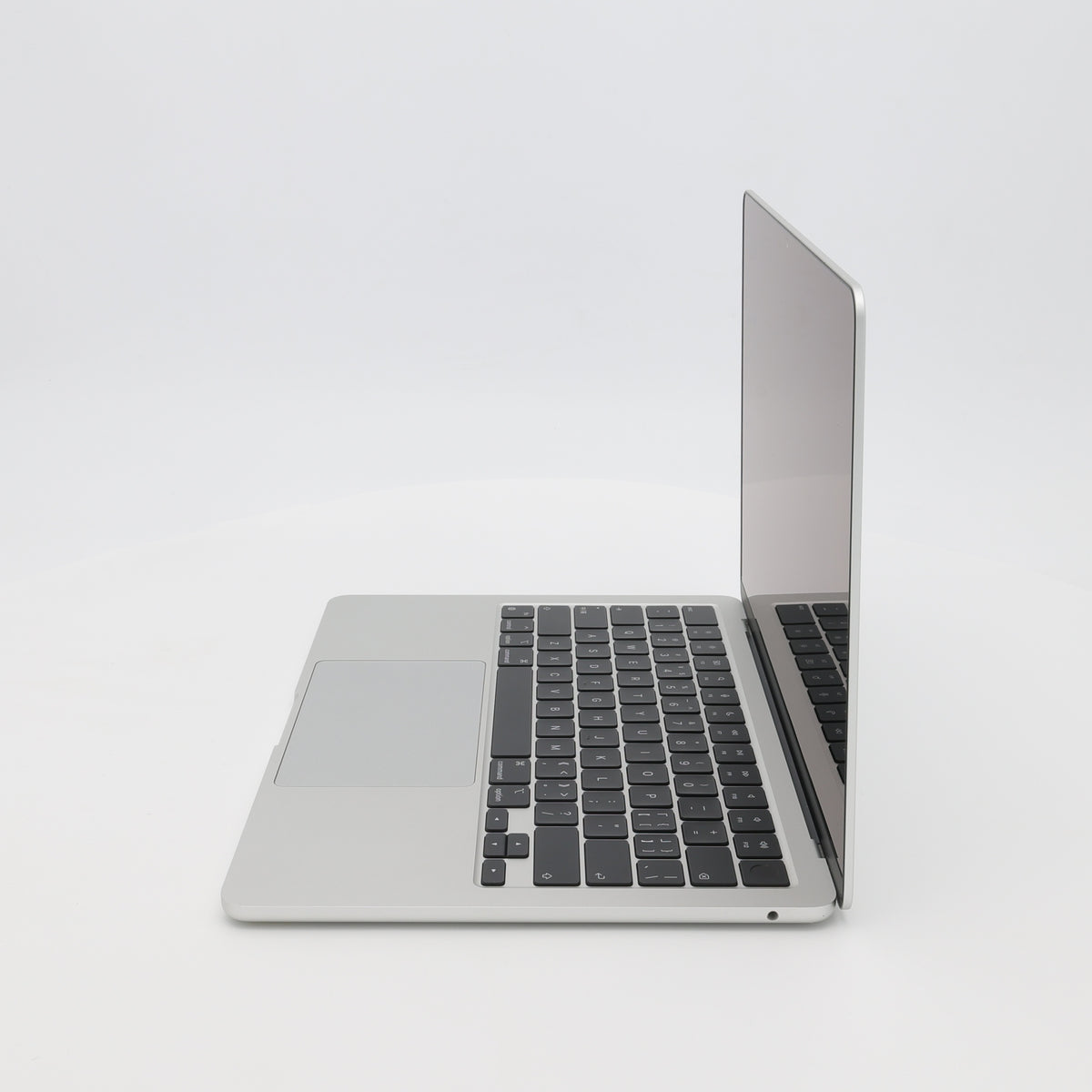 95新 Apple MacBook Air 22年 13寸 M2（8+8核） 8G RAM 256G SSD 銀色