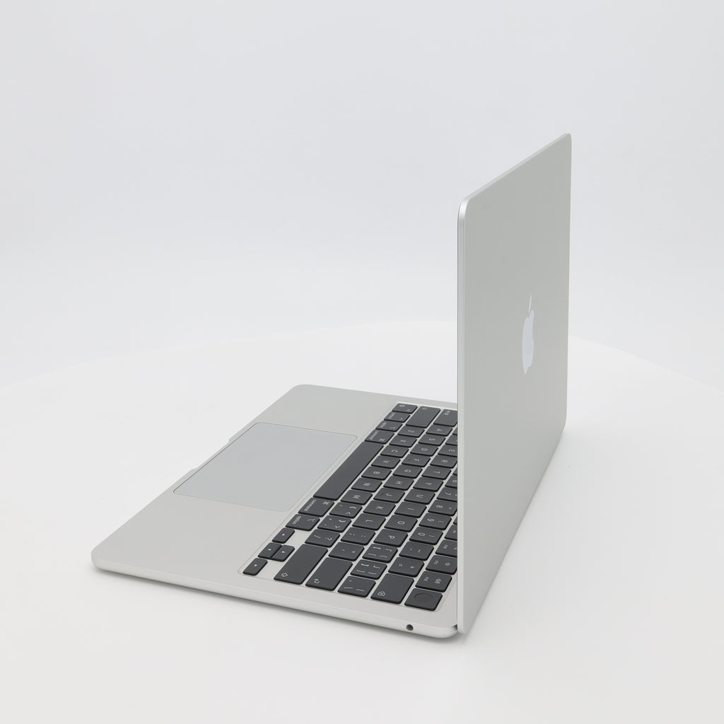 95新 Apple MacBook Air 22年 13寸 M2（8+8核） 8G RAM 256G SSD 銀色