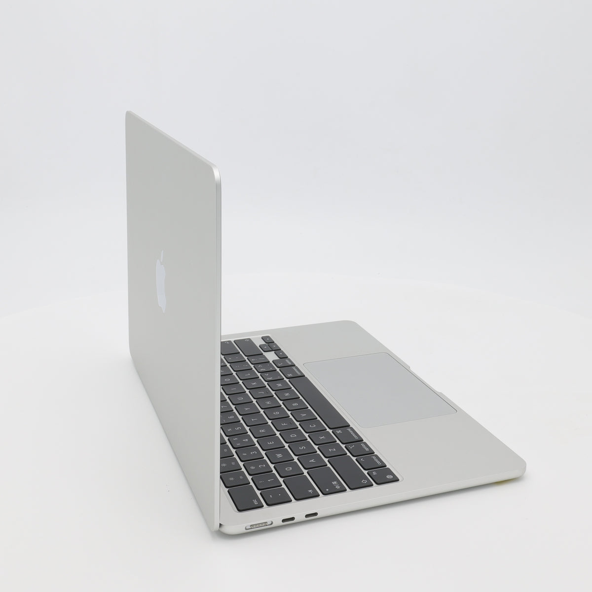95新 Apple MacBook Air 22年 13寸 M2（8+8核） 8G RAM 256G SSD 銀色