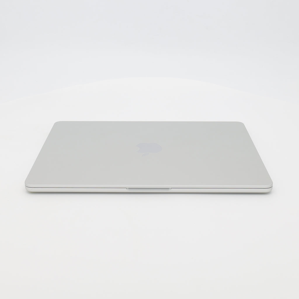 95新 Apple MacBook Air 22年 13寸 M2（8+8核） 8G RAM 256G SSD 銀色