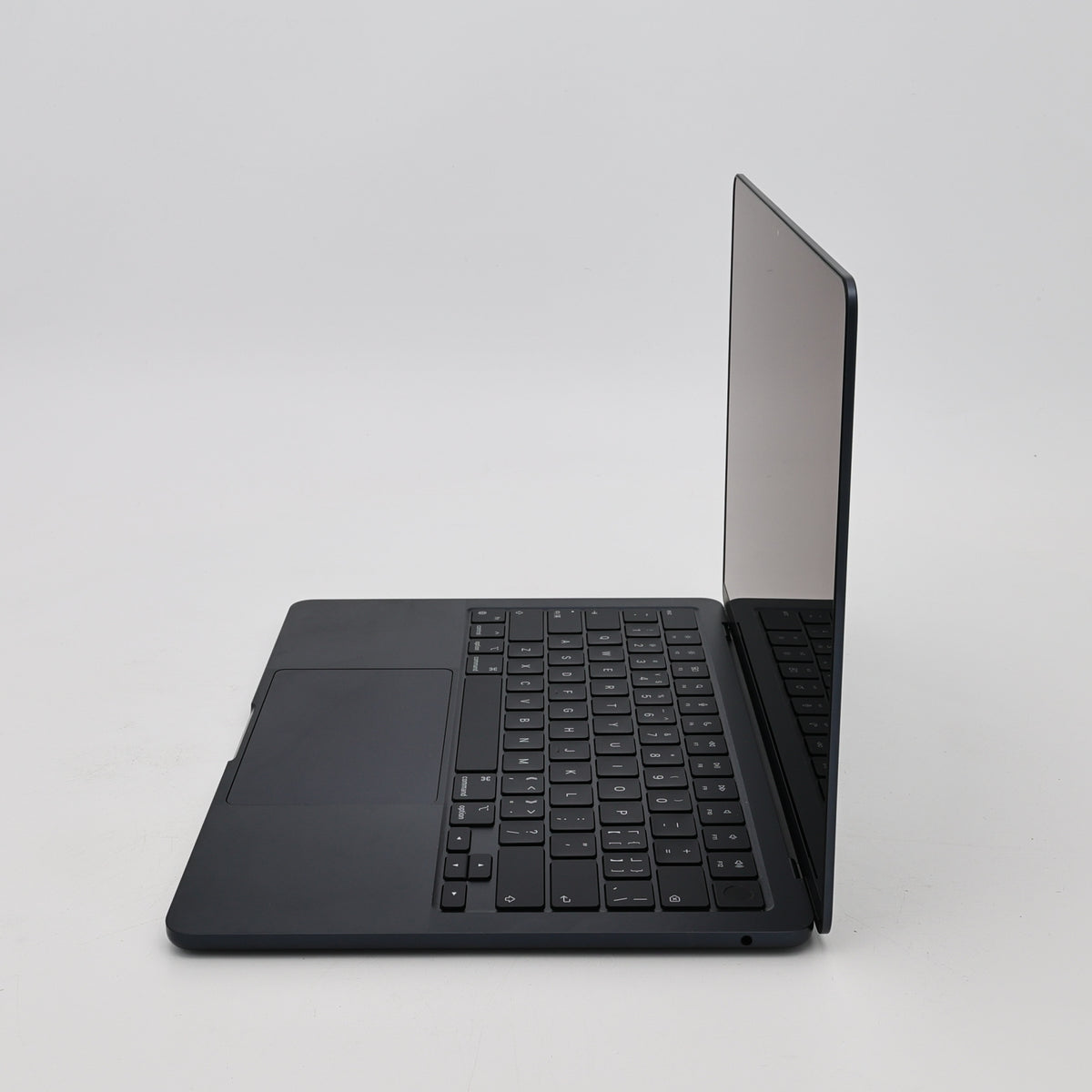 95新 Apple MacBook Air 22年 13寸 M2（8+8核） 8G RAM 256G SSD 午夜色
