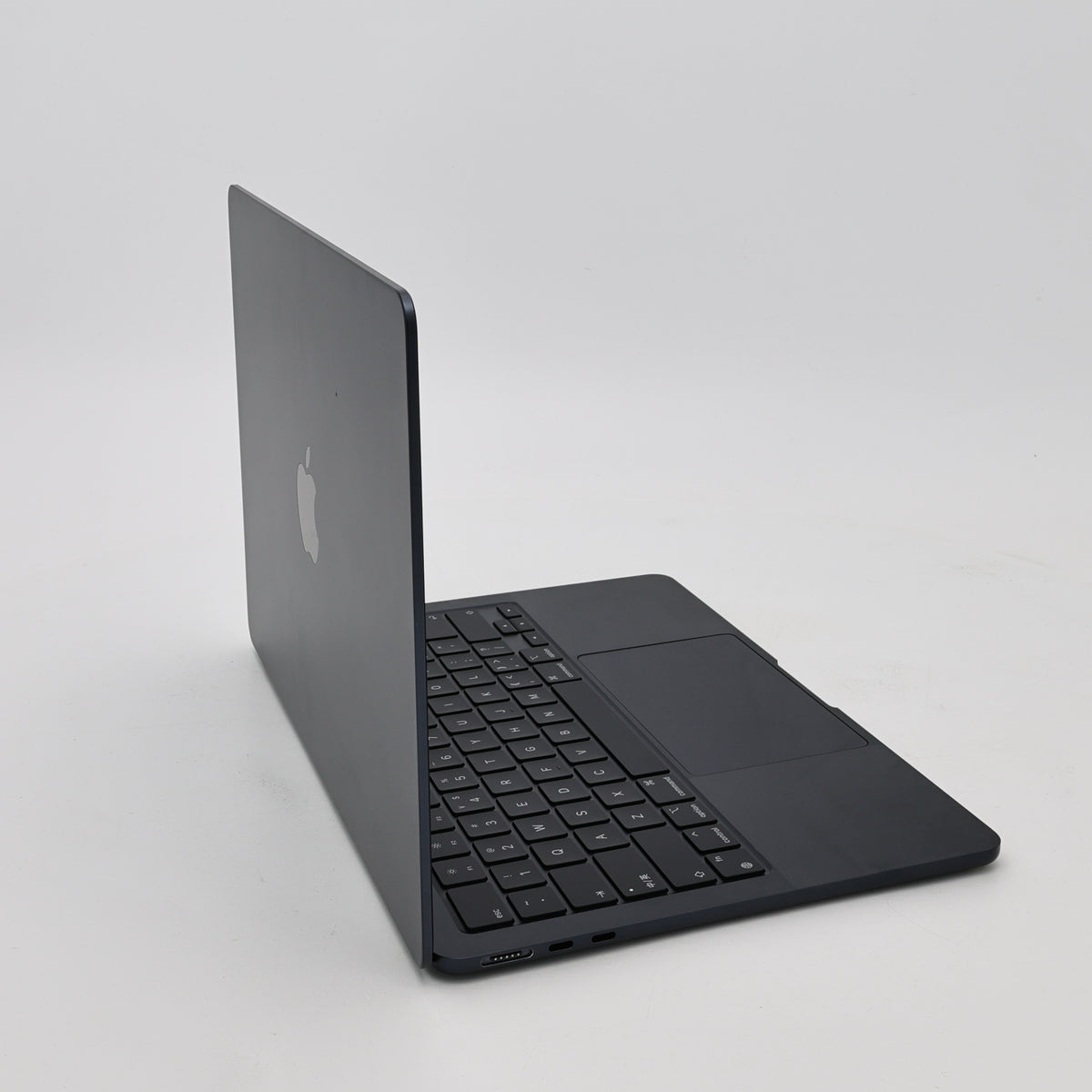 95新 Apple MacBook Air 22年 13寸 M2（8+8核） 8G RAM 256G SSD 午夜色