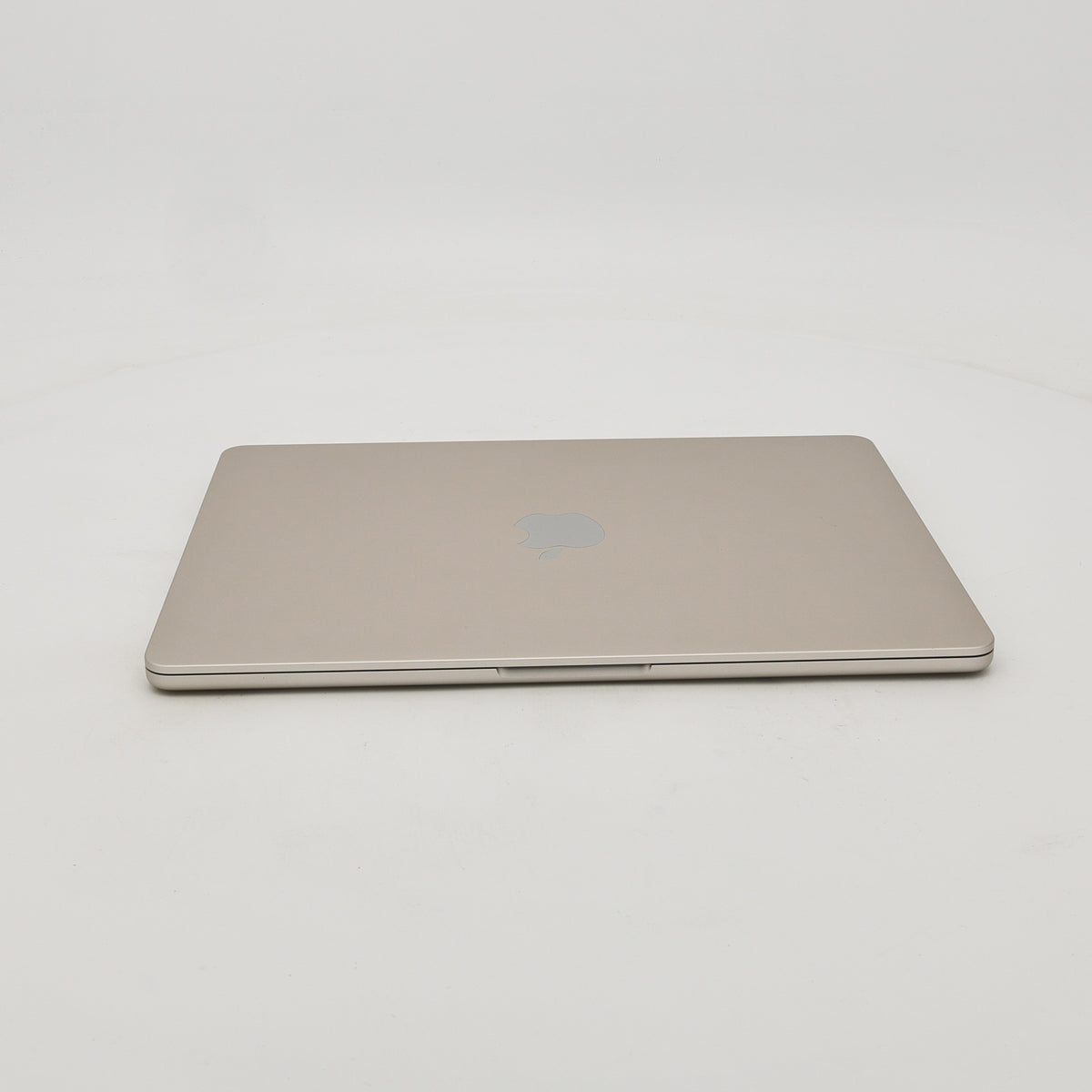 95新 Apple MacBook Air 22年 13寸 M2（8+8核） 8G RAM 256G SSD 星光色