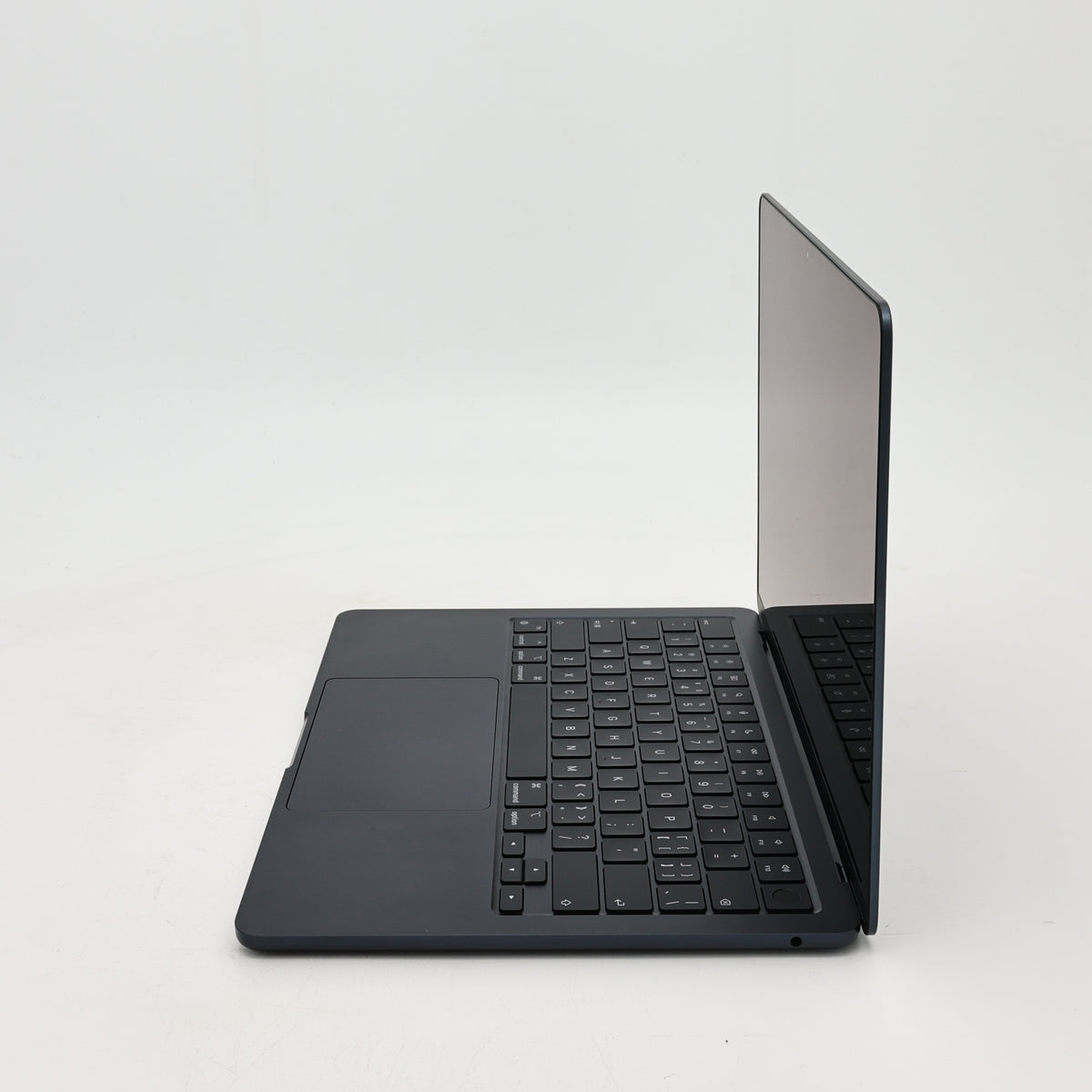 95新 Apple MacBook Air 22年 13寸 M2（8+8核） 16G RAM 256G SSD 午夜色