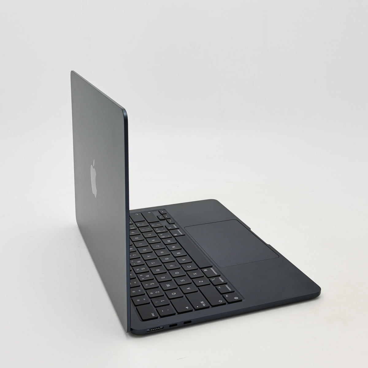 95新 Apple MacBook Air 22年 13寸 M2（8+8核） 16G RAM 256G SSD 午夜色