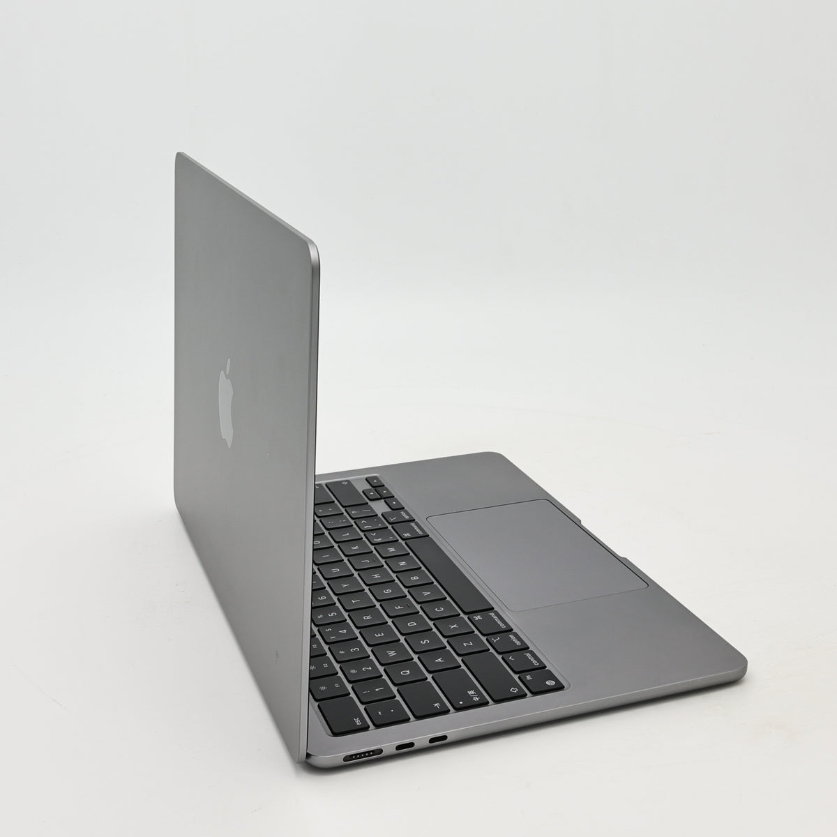 95新 Apple MacBook Air 22年 13寸 M2（8+8核） 8G RAM 256G SSD 深空灰色