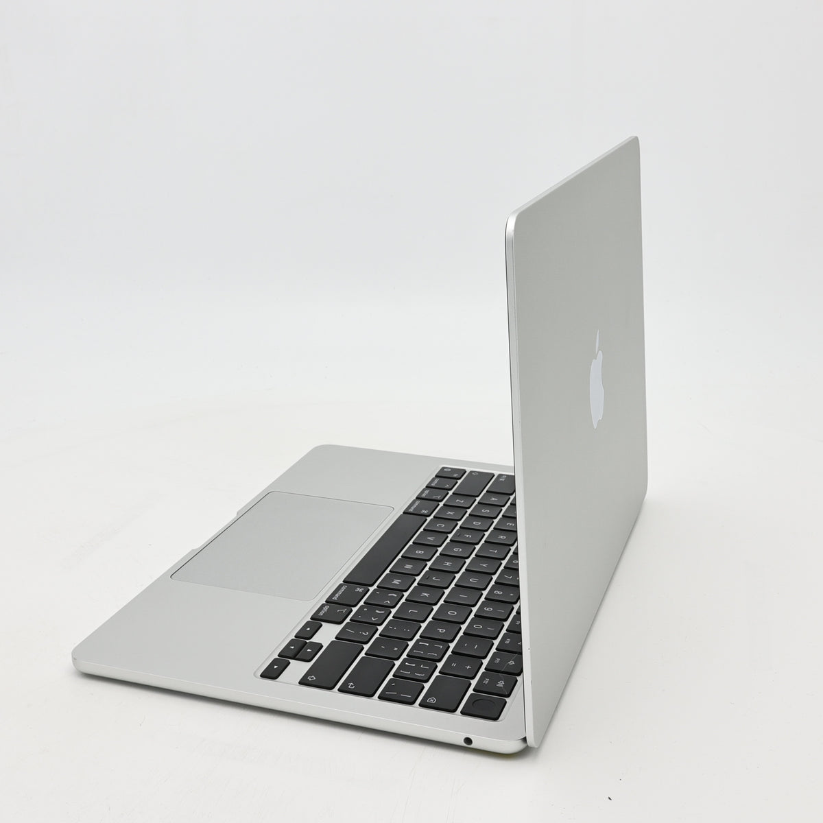 95新 Apple MacBook Air 22年 13寸 M2（8+8核） 8G RAM 256G SSD 銀色