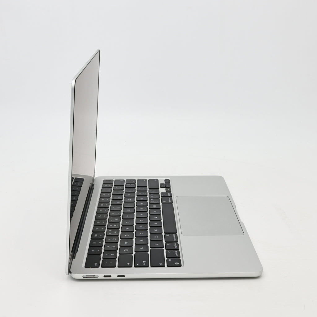 95新 Apple MacBook Air 22年 13寸 M2（8+8核） 8G RAM 256G SSD 銀色