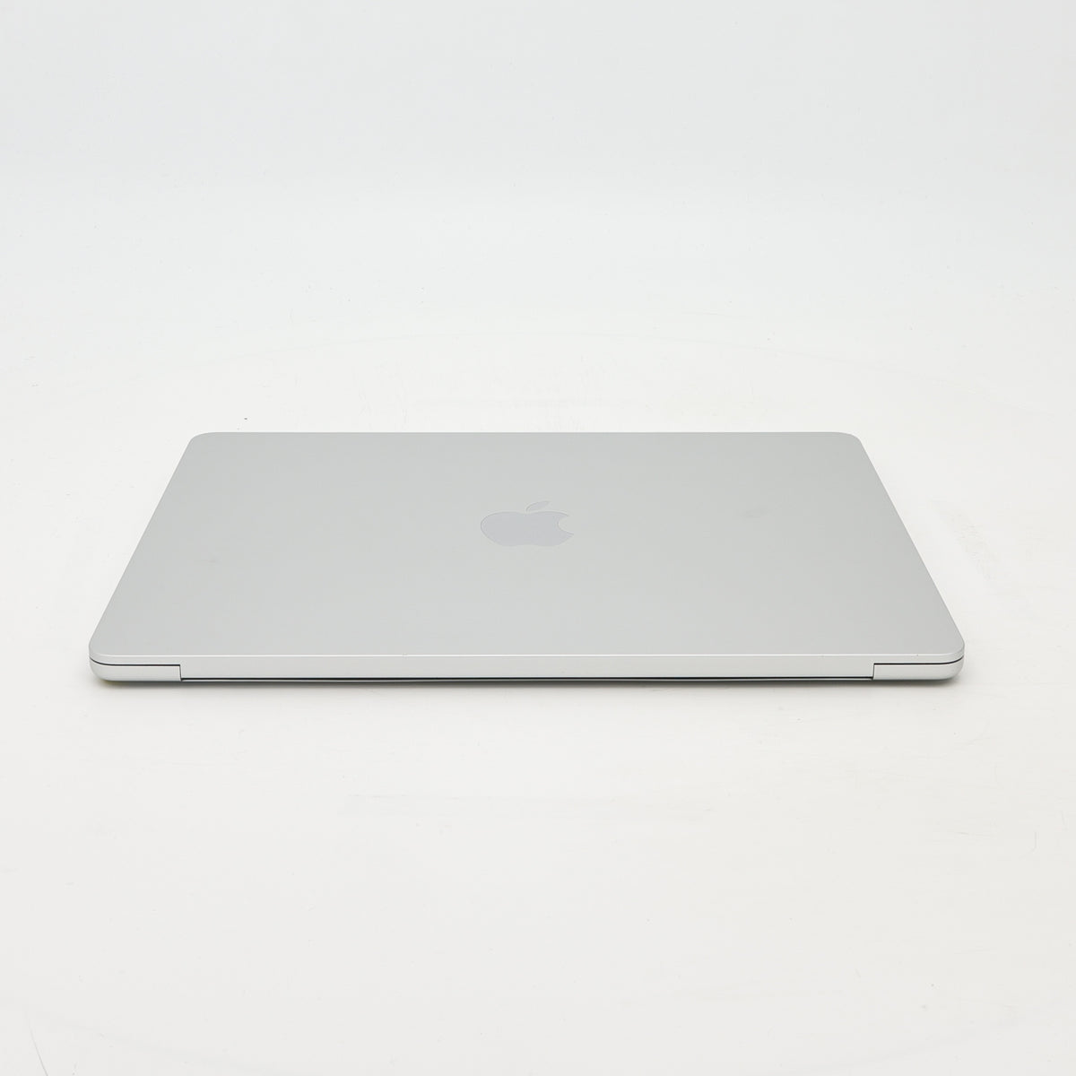 95新 Apple MacBook Air 22年 13寸 M2（8+8核） 8G RAM 256G SSD 銀色