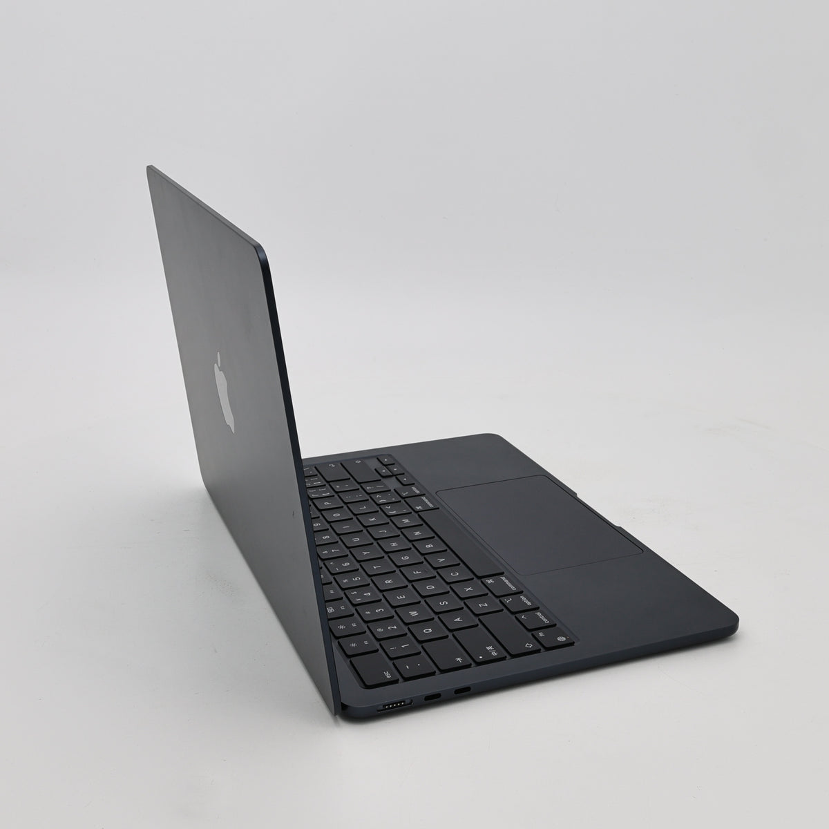 95新 Apple MacBook Air 22年 13寸 M2（8+8核） 16G RAM 256G SSD 午夜色