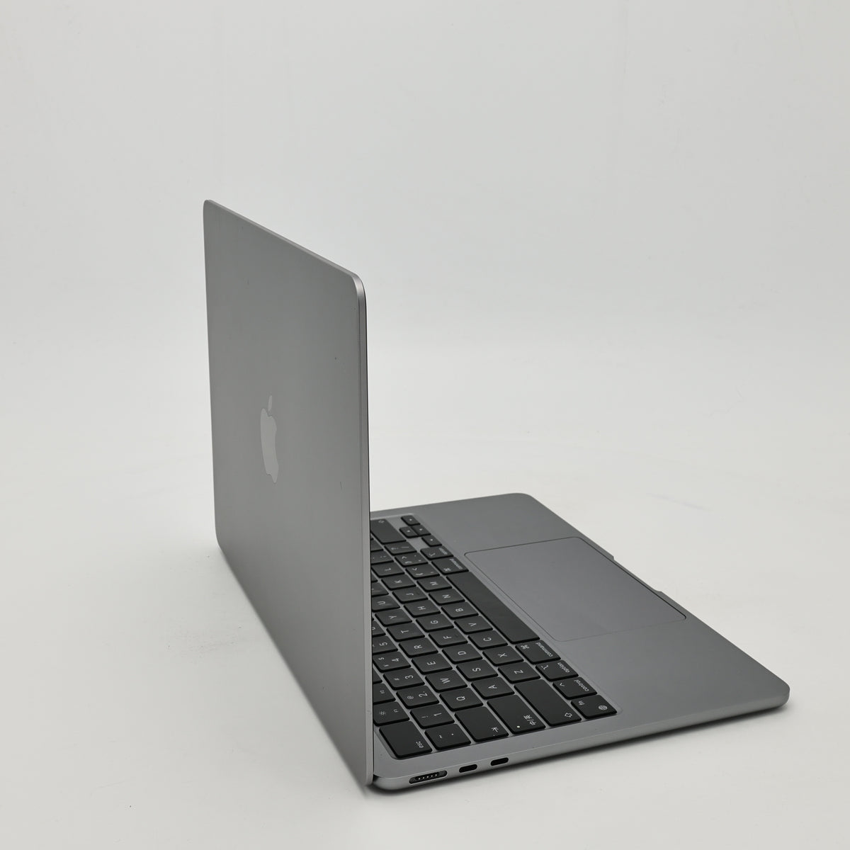 95新 Apple MacBook Air 22年 13寸 M2（8+8核） 8G RAM 256G SSD 深空灰色