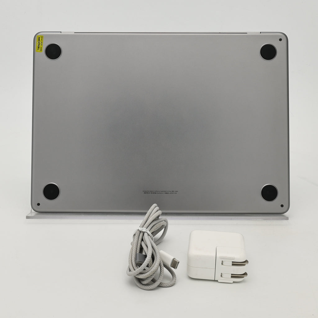 95新 Apple MacBook Air 22年 13寸 M2（8+8核） 8G RAM 256G SSD 深空灰色