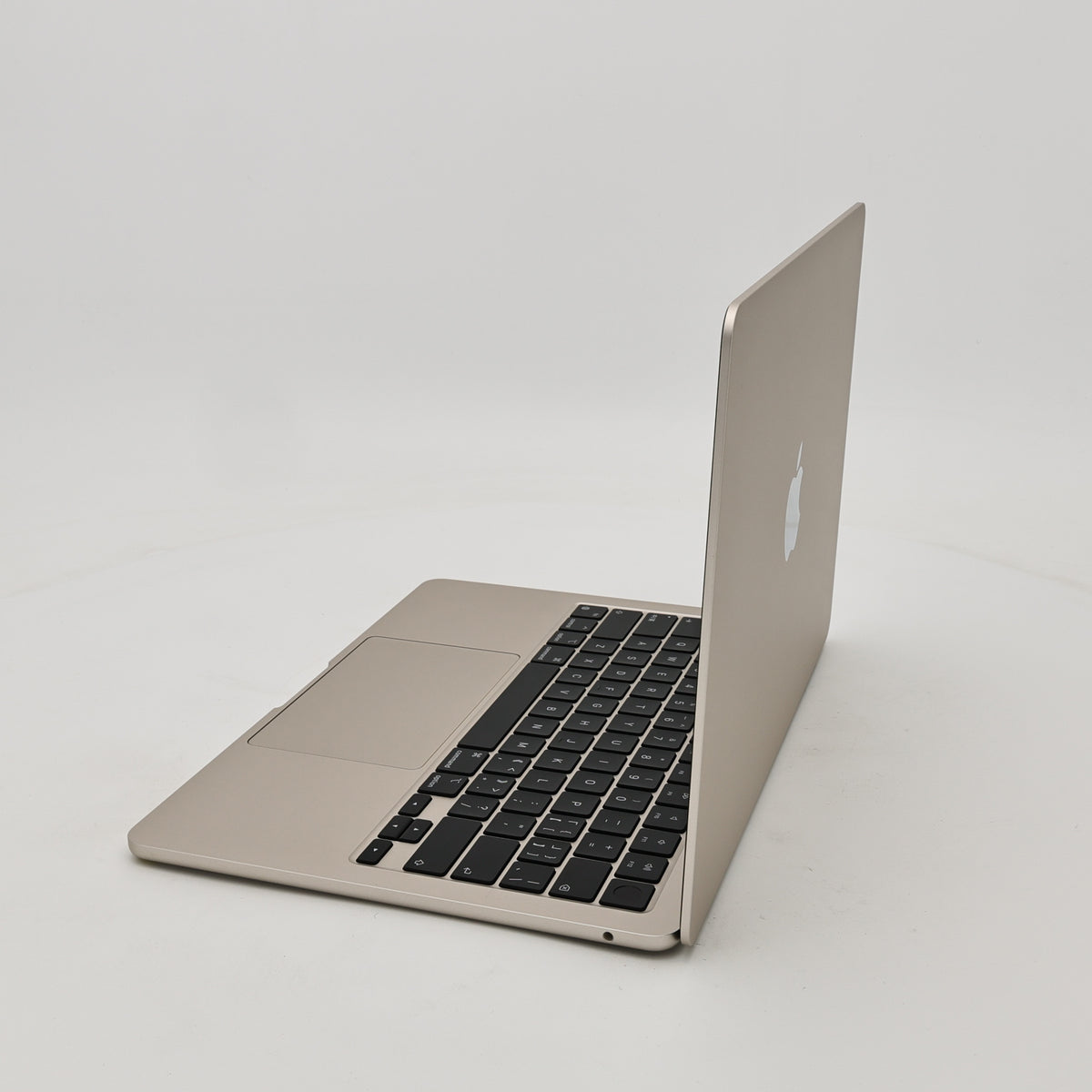 95新 Apple MacBook Air 22年 13寸 M2（8+8核） 8G RAM 256G SSD 星光色