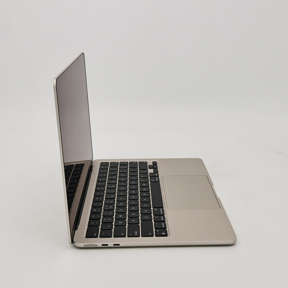 95新 Apple MacBook Air 22年 13寸 M2（8+8核） 8G RAM 256G SSD 星光色