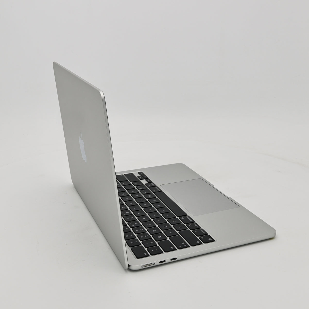 95新 Apple MacBook Air 22年 13寸 M2（8+8核） 8G RAM 256G SSD 銀色