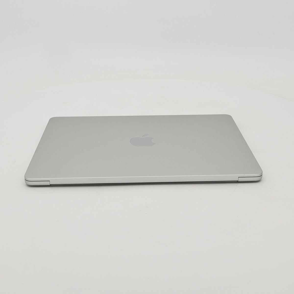 95新 Apple MacBook Air 22年 13寸 M2（8+8核） 8G RAM 256G SSD 銀色