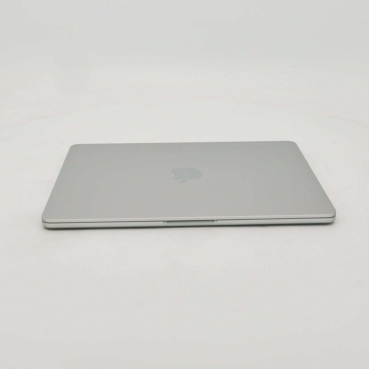 95新 Apple MacBook Air 22年 13寸 M2（8+8核） 8G RAM 256G SSD 銀色