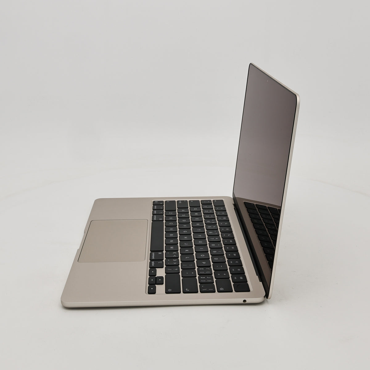 95新 Apple MacBook Air 22年 13寸 M2（8+8核） 8G RAM 256G SSD 星光色