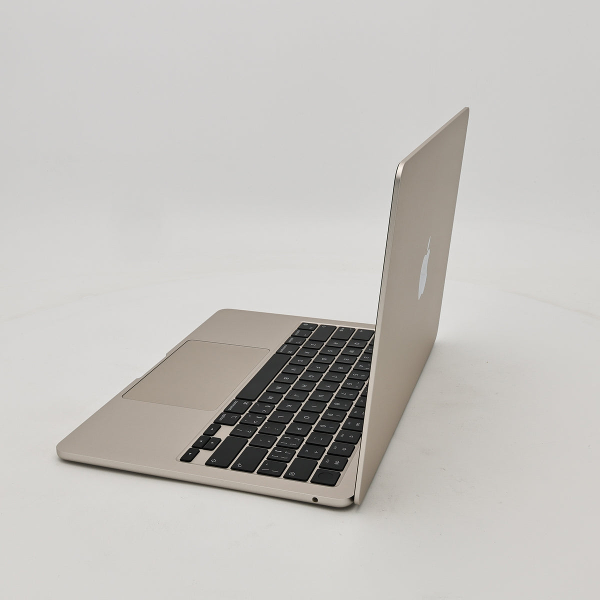 95新 Apple MacBook Air 22年 13寸 M2（8+8核） 8G RAM 256G SSD 星光色