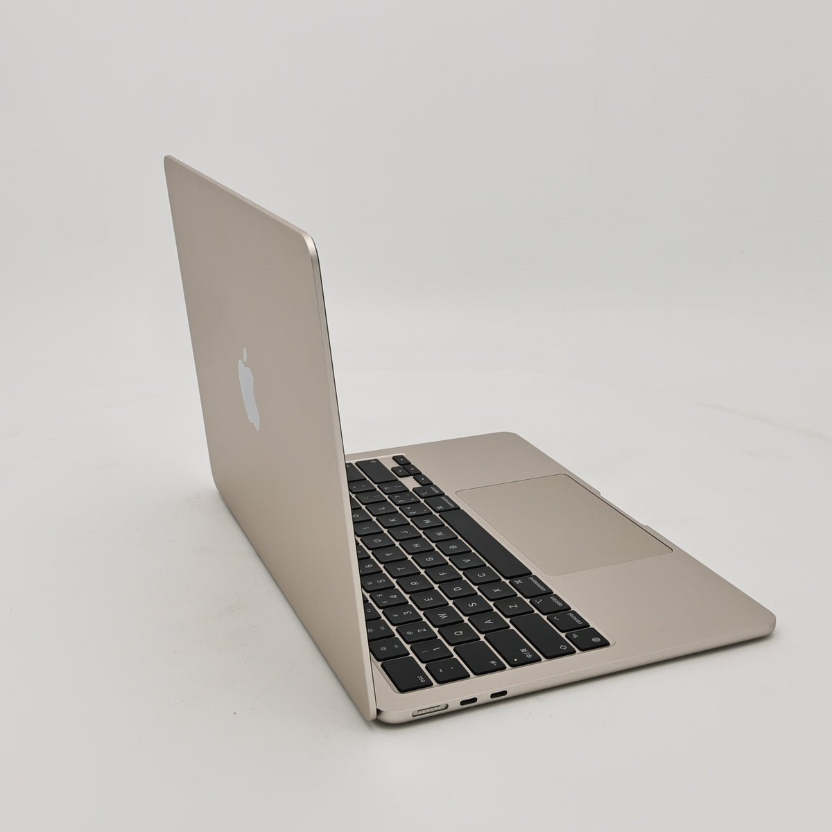 95新 Apple MacBook Air 22年 13寸 M2（8+8核） 8G RAM 256G SSD 星光色