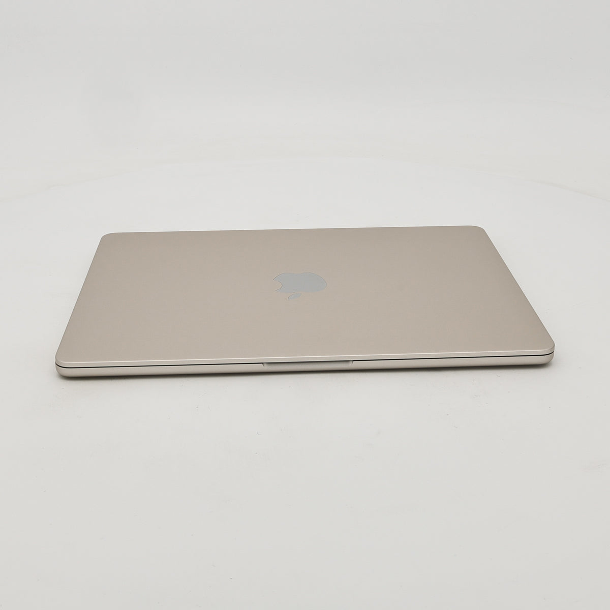 95新 Apple MacBook Air 22年 13寸 M2（8+8核） 8G RAM 256G SSD 星光色