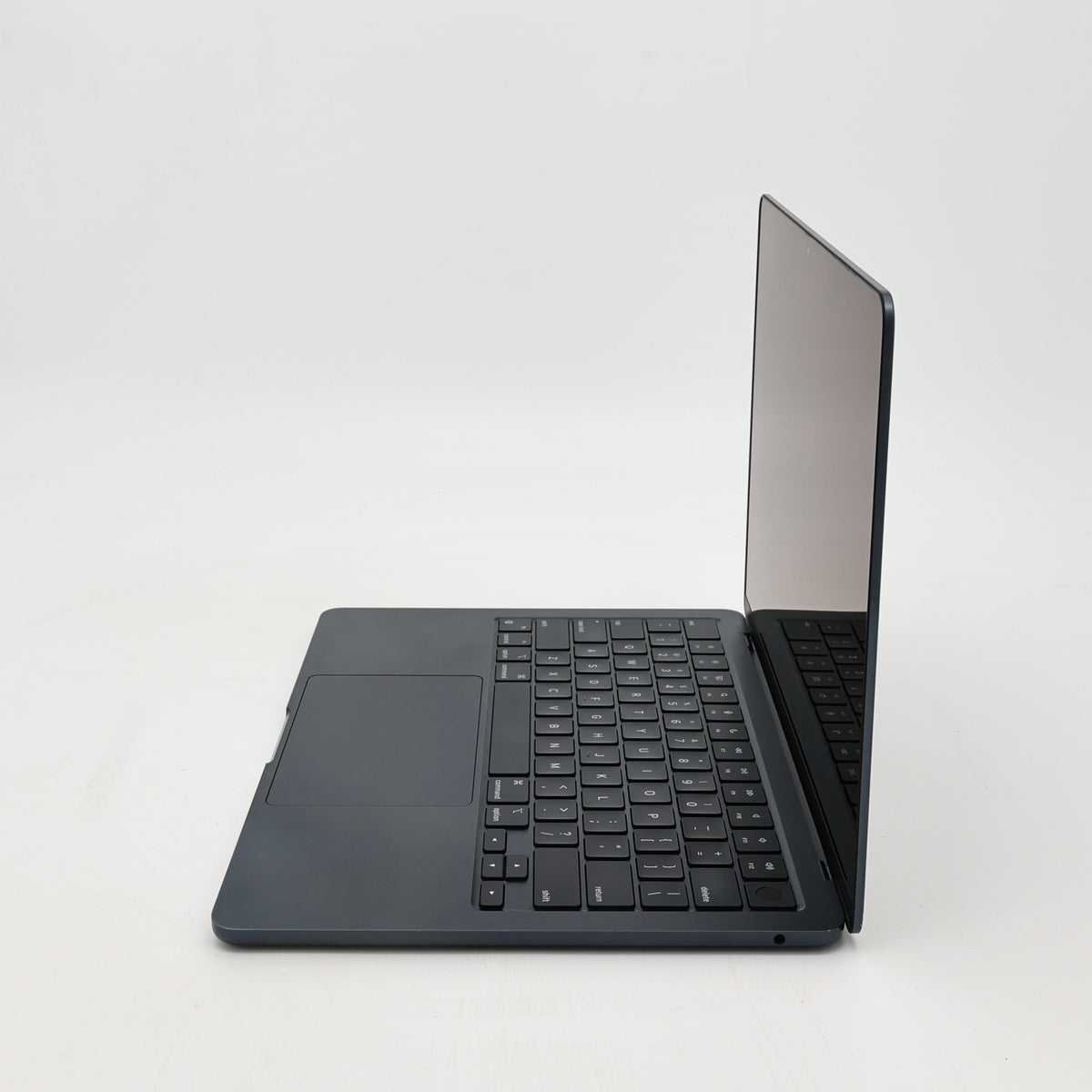 95新 Apple MacBook Air 22年 13寸 M2（8+8核） 8G RAM 256G SSD 午夜色