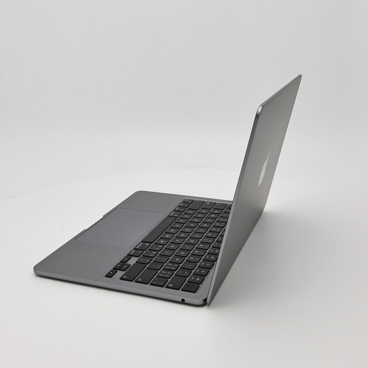 95新 Apple MacBook Air 22年 13寸 M2（8+8核） 16G RAM 256G SSD 深空灰色