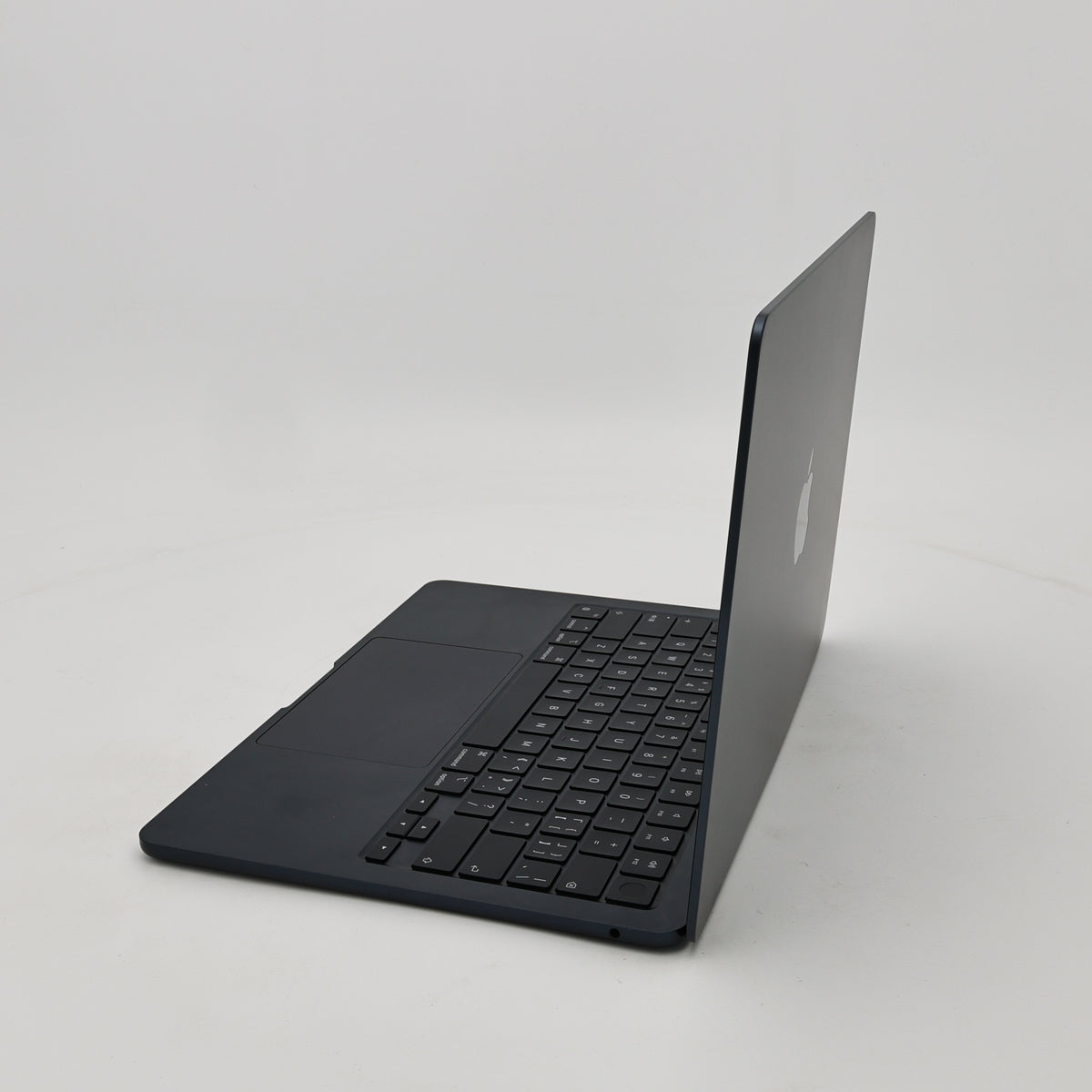 95新 Apple MacBook Air 22年 13寸 M2（8+8核） 16G RAM 256G SSD 午夜色