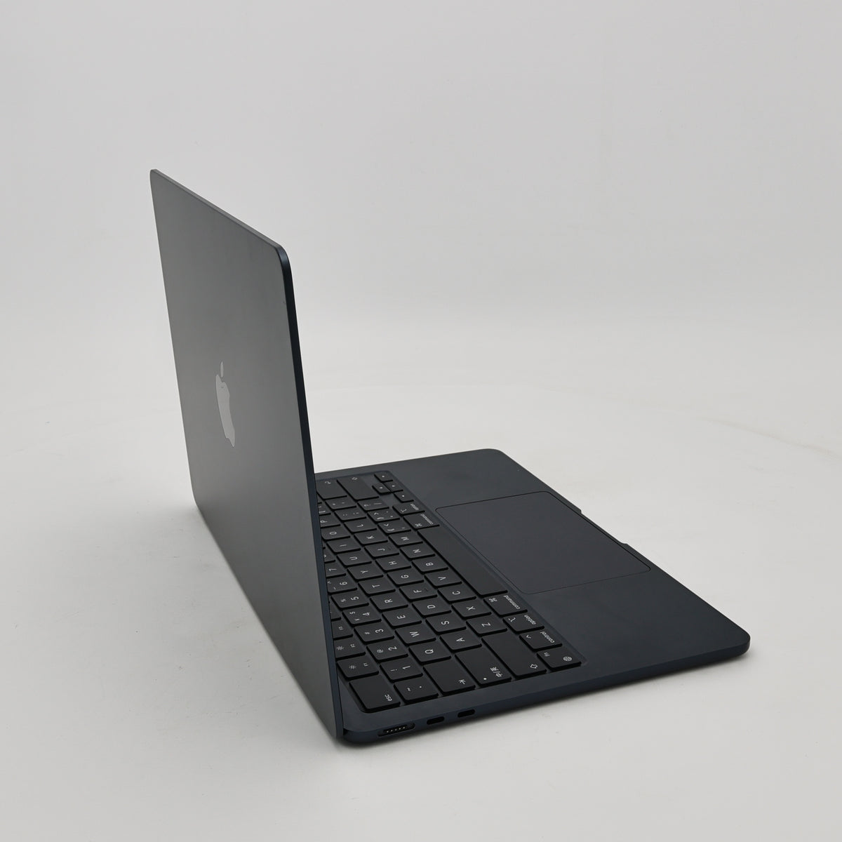 95新 Apple MacBook Air 22年 13寸 M2（8+8核） 16G RAM 256G SSD 午夜色
