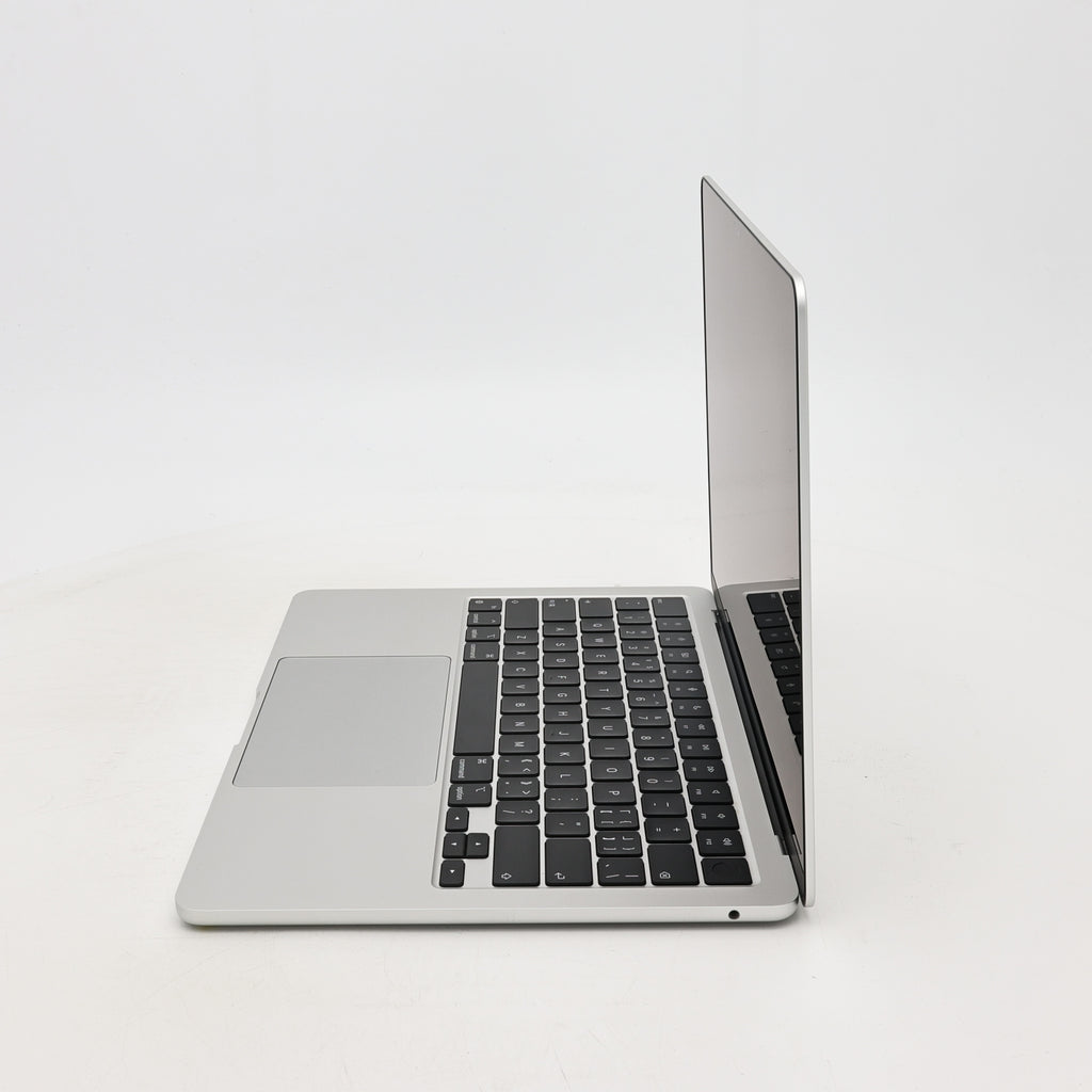 95新 Apple MacBook Air 22年 13寸 M2（8+8核） 8G RAM 256G SSD 銀色