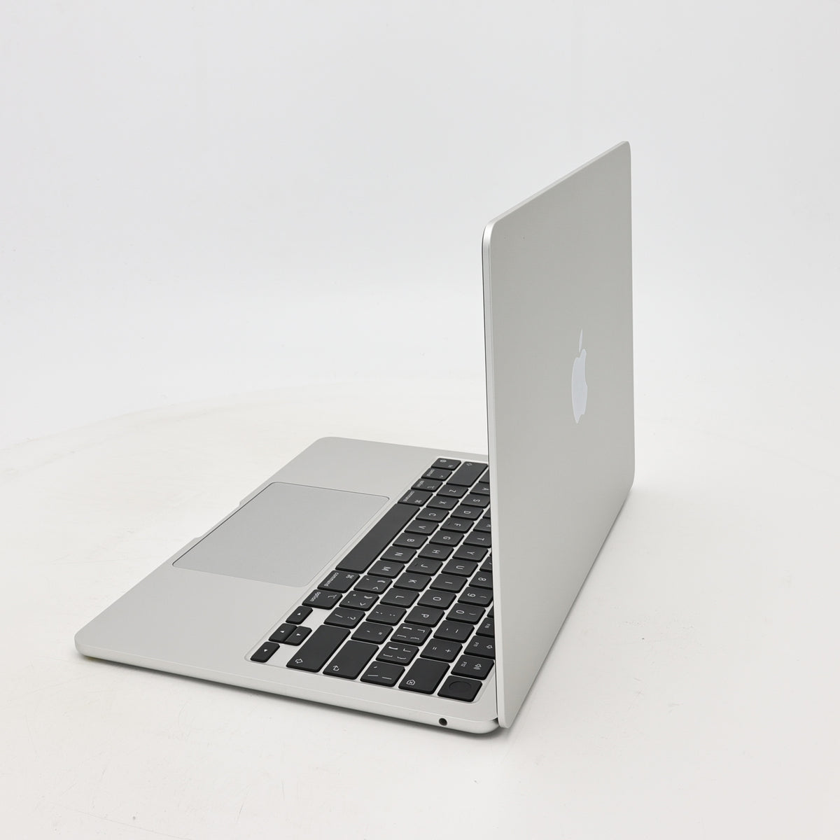 95新 Apple MacBook Air 22年 13寸 M2（8+8核） 8G RAM 256G SSD 銀色